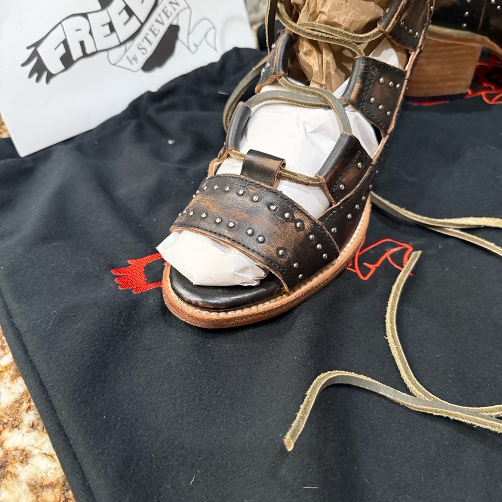 Freebird by Steven HAZEL Black Distressed Gladiator Sandals - Picture 5 of 12